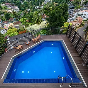 Hotel Queens Mount Ridge **
